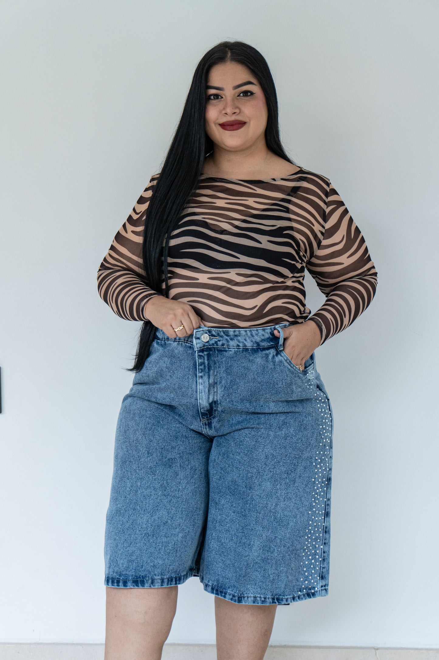 Bermuda Tela Rigida - Brillos Sutil