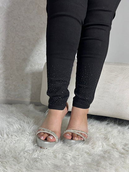 JEANS NEGRO CON ROTOS SKINNY-PIEDRERIA