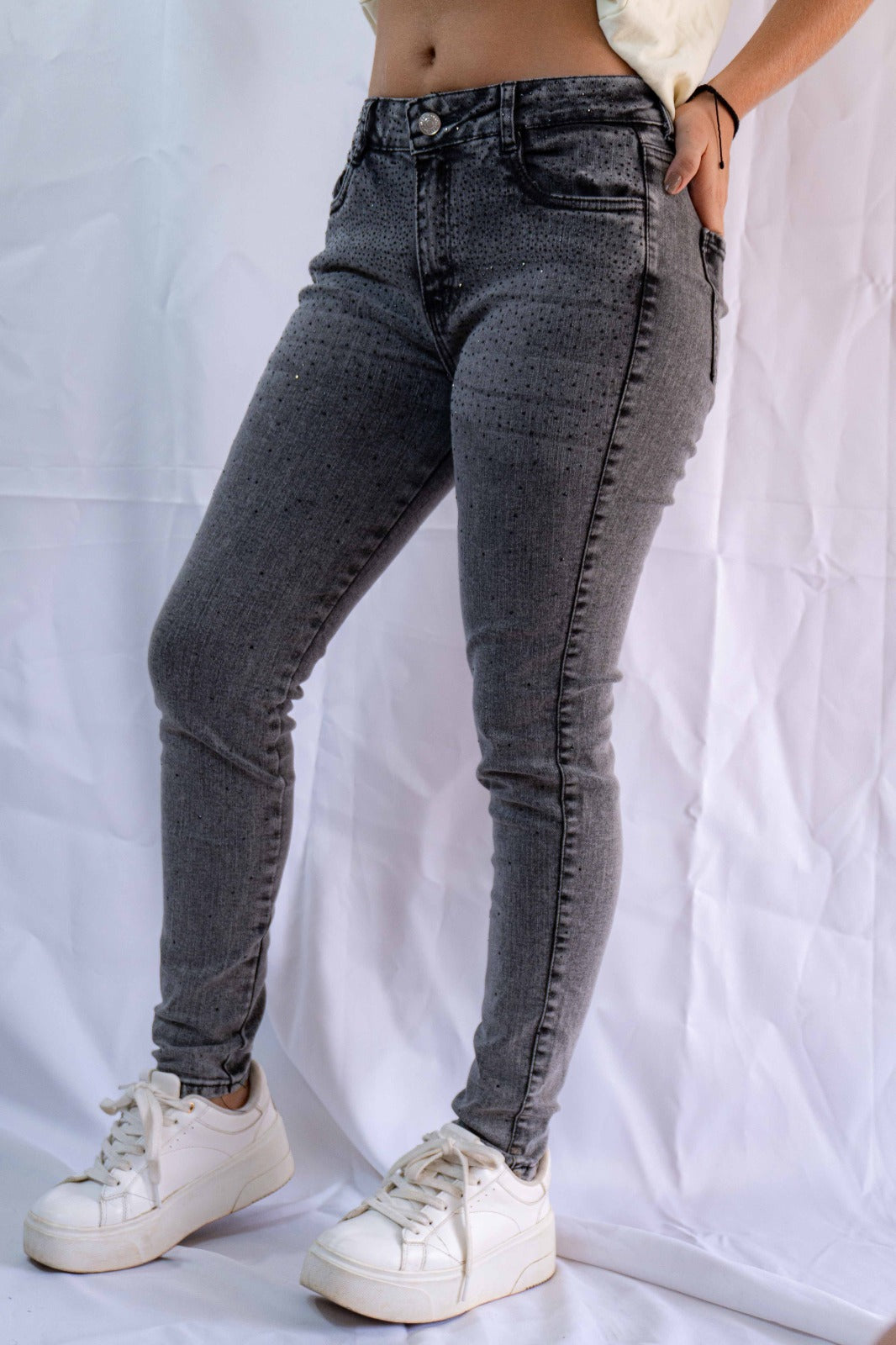 Jeans Skinny Gris Brillo